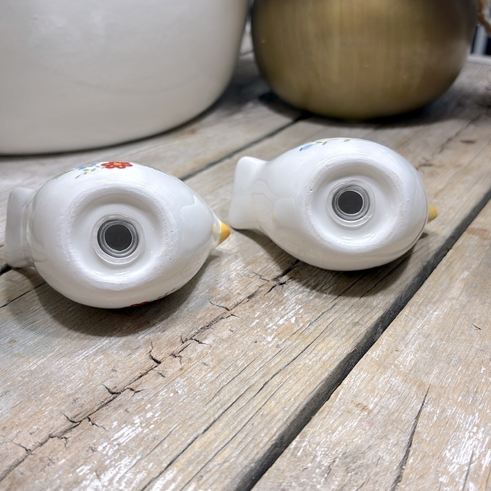 NWT Scattered Petals Salt | Pepper Shakers. 2.75”T Whimsical Bird | Floral - Picture 4 of 8